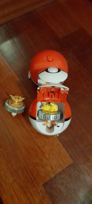 Piões Pokemon com lançador