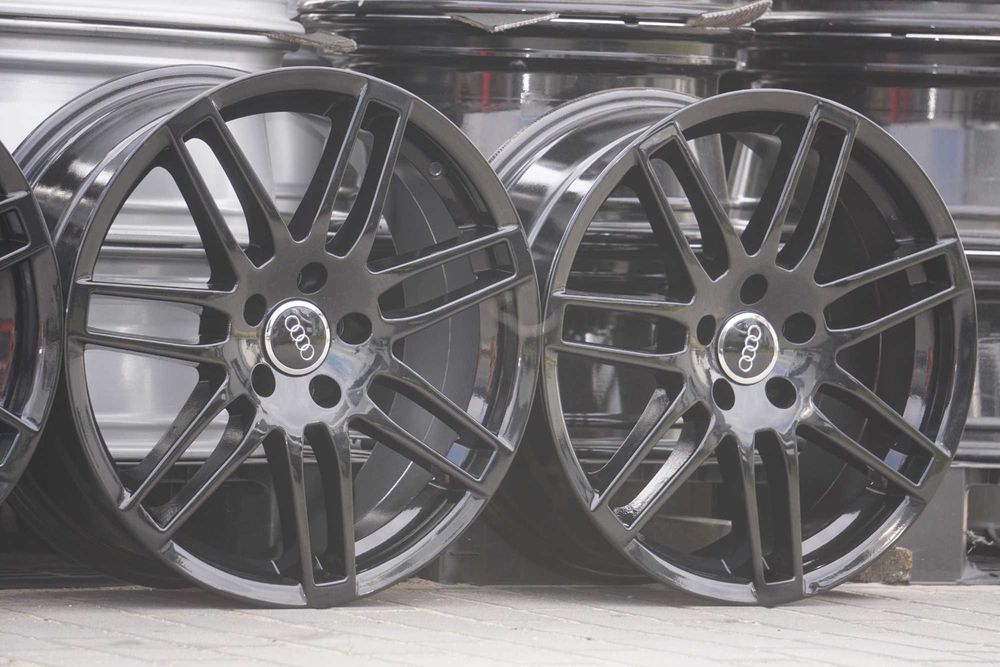 Alufelgi do Audi wzor RS4 5x112 8Jx18 et35 cb57,1mm w czarnym lakierze, nowe dekielki