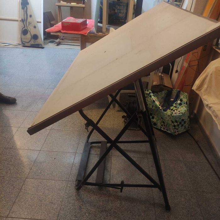 Estirador e máquina desenho