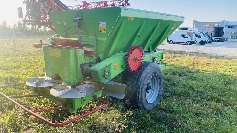 Rozsiewacz wapna RCW 3000 Brzeg