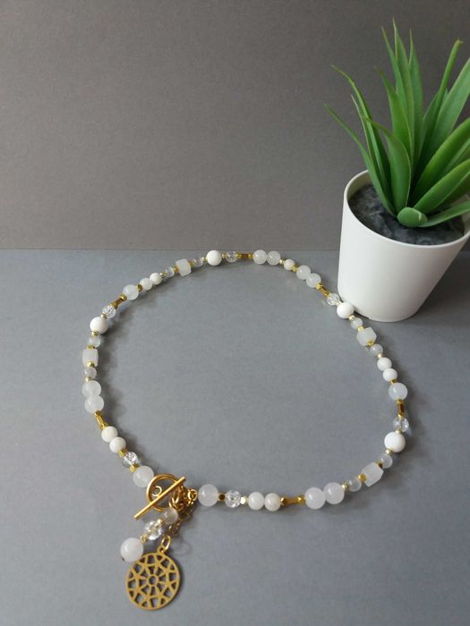 chocker kamienie biały