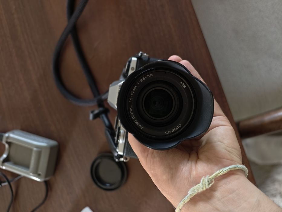 Olympus omd em-10 com 2 objetivas, filtro ND e carregador original