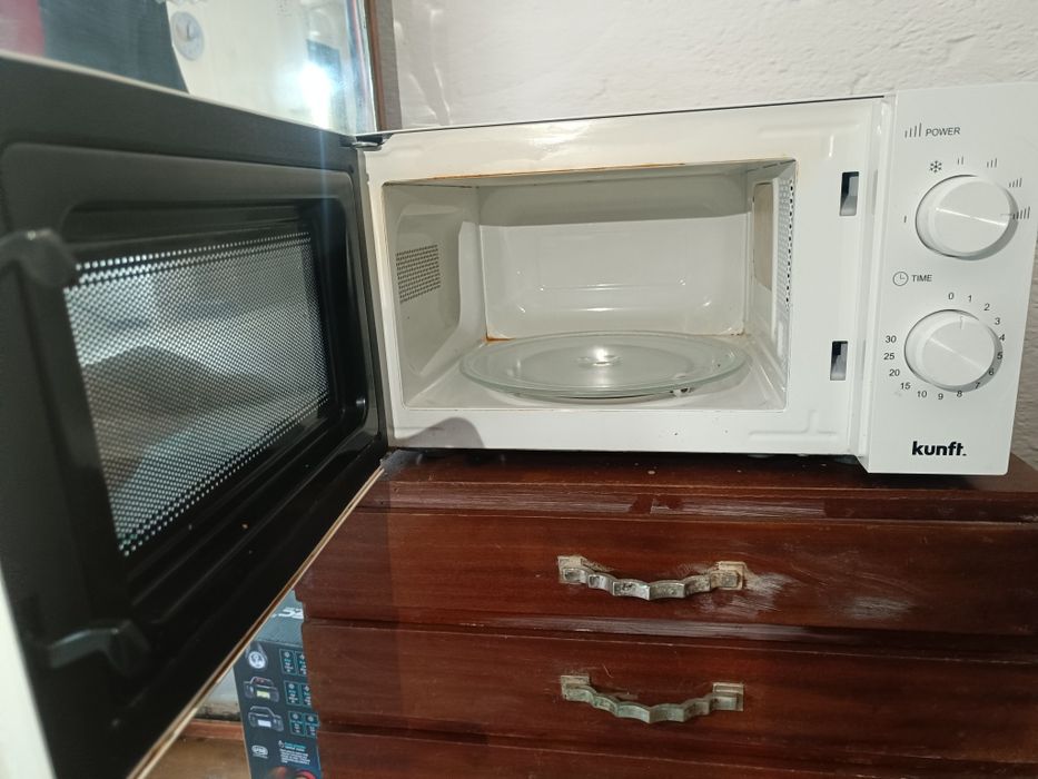 Vendo microondas 20 LT, e termoaculadpr de 50 lt . entrega em Elvas