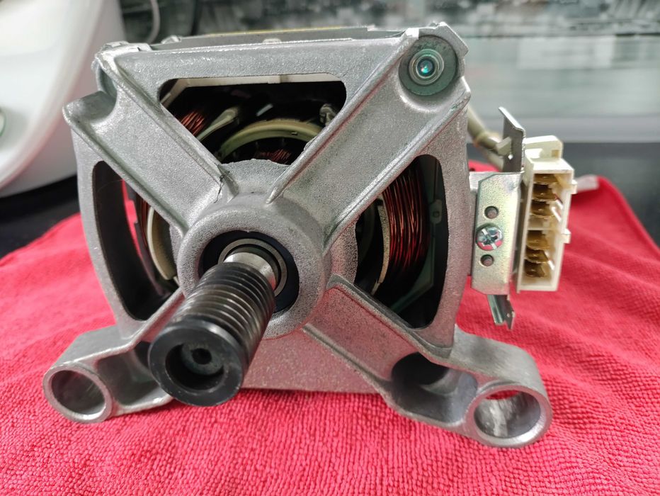 Silnik pralki Indesit