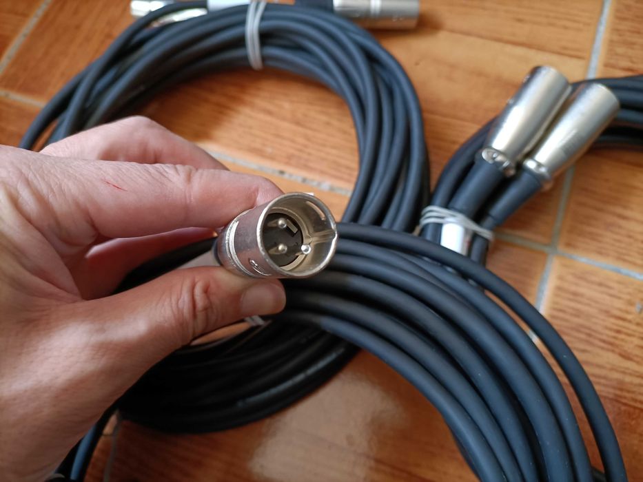 Cabos de áudio profissional (XLR, RCA, jack)