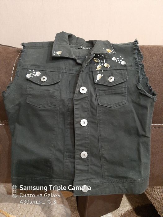 Продам жилетку чорний джинс