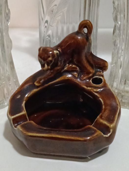 Cinzeiro de porcelana vidrada