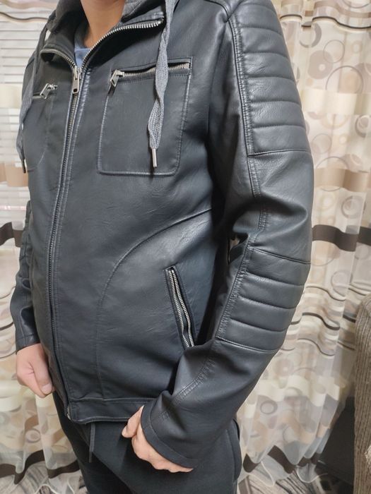 Продам кожаною курточку осень-весна.