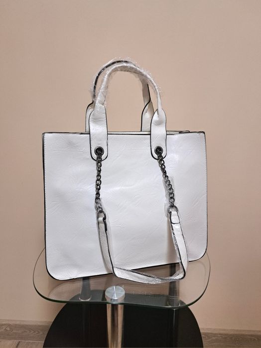 Torebka Karl Lagerfeld z kosmetyczką skórzana