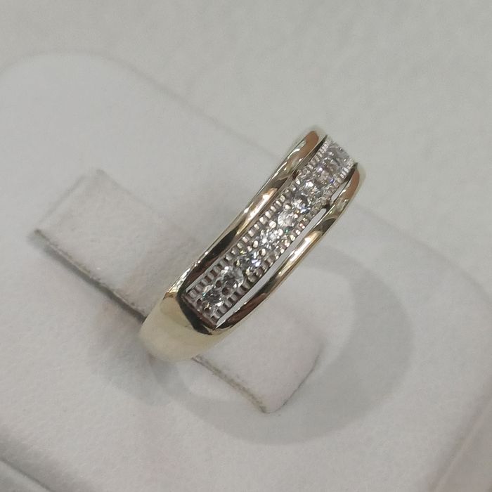 Pierścionek złoty z diamentami