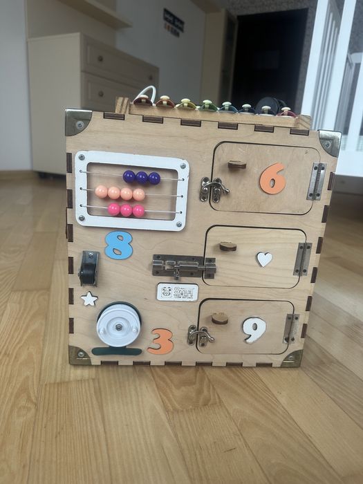 Бізікуб для дитини