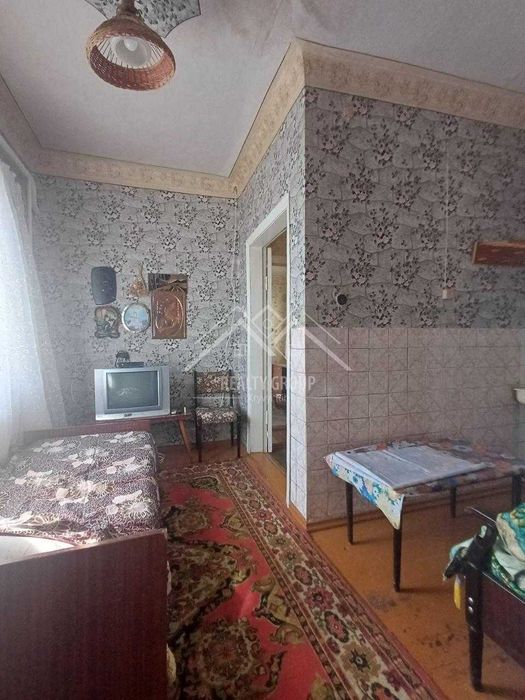 Продаж будинку в центрі с. Лозуватка з гаражем, літнею кухнею.