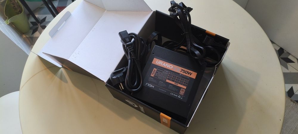 Fonte de alimentação NOX Urano 750W 80+ Bronze