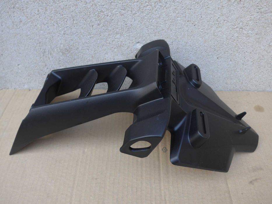 Yamaha FZ1/FZ8 Błotnik tył mocowanie tablicy