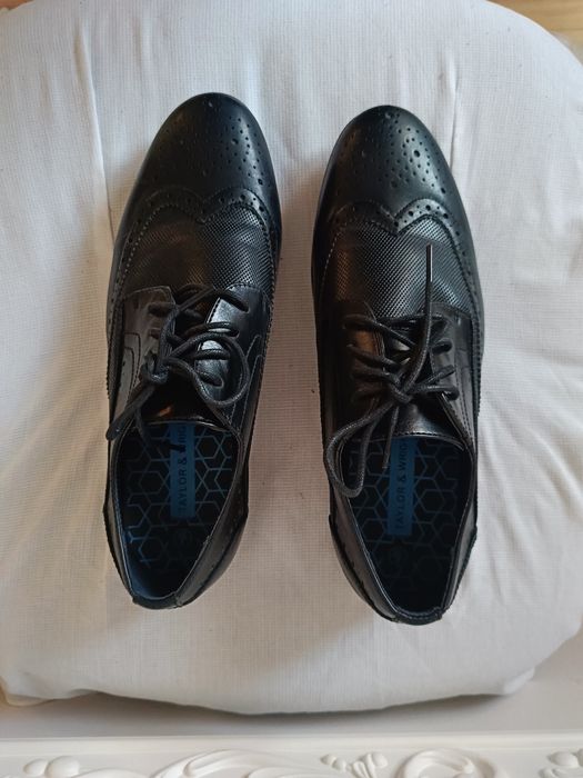 Czarne eleganckie pantofle męskie r. 39 Taylor & Wright