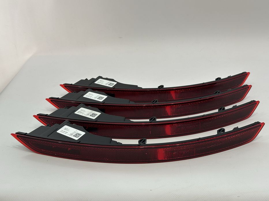 Audi Q8 q8 задні фонарі катафот фонарь наявність 4M8945702 4M8945701