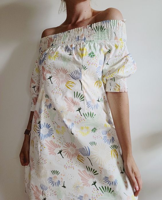 Piękna biała sukienka w kwiaty odkryte ramiona boho Zara