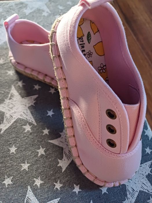 Tenisowki Nowe Reserved 27r