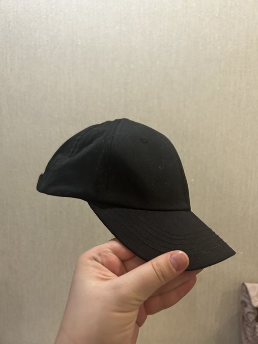 Чорна бейcболка H&M