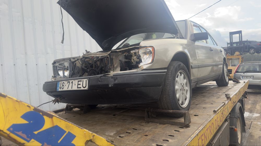 Mercedes w124  250 D 5 cilindros ano 1995 para peças
