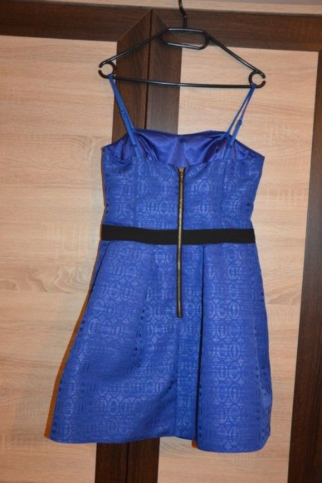 Chabrowa sukienka, rozkloszowana, na wesele.