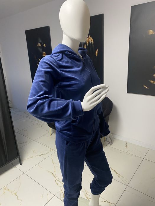 Manekin na ubrania bialy