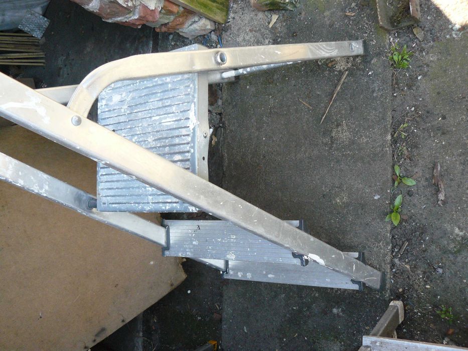 Narzędzia ogrodowe drabiny aluminiowe składane