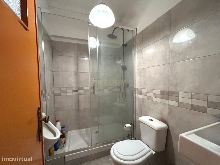 Apartamento T3 na avenida principal de Corroios - Oportunidade Única!