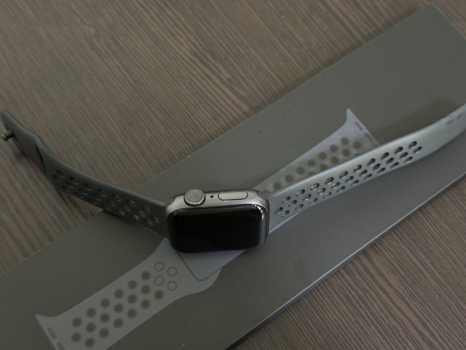 Смарт-годинник Apple Watch Nike Series 5 GPS, 40mm
