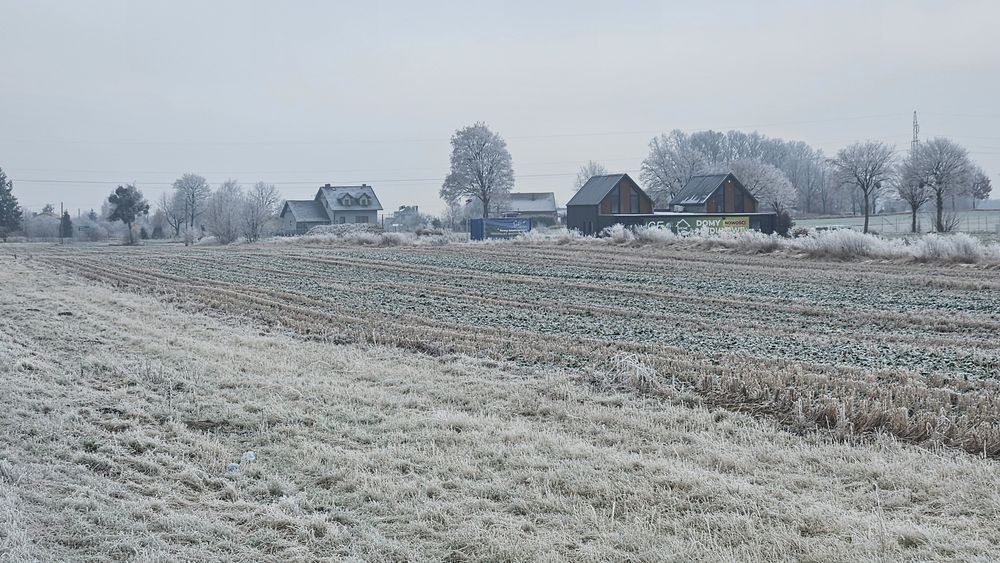 Sprzedam działkę  z przeznaczeniem usługowo - mieszkalnym