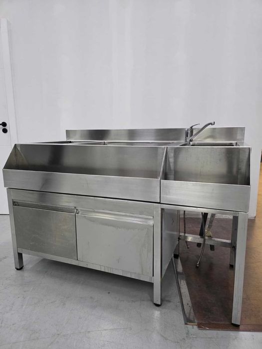 Balcão Refrigerado com Estação de Cocktails