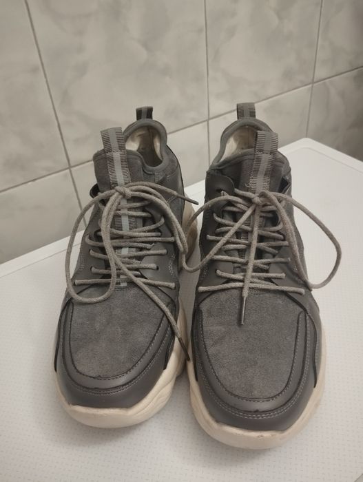 Жіночі осінні кросівки