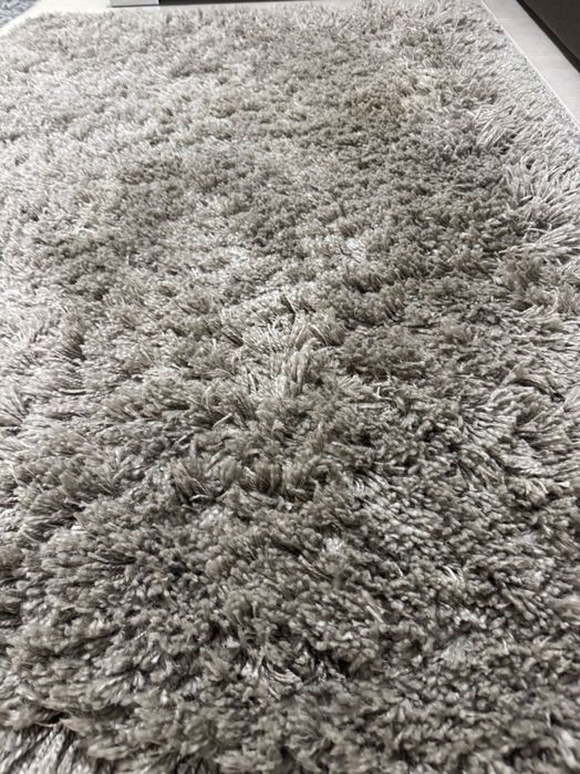 Tapete Fofo / Shaggy de Pelo Alto - Cor Neutra (1.40m x 1.95m)