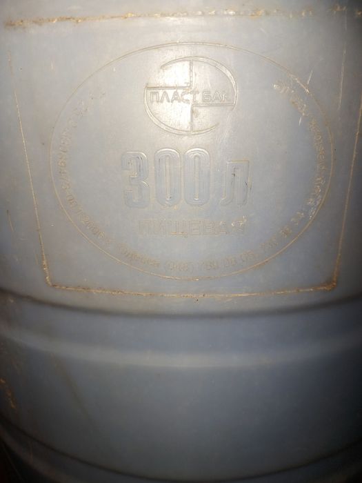 Продам накопительний бак на 300л