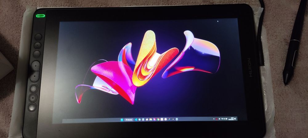 Huion Kamvas 13 z podstawką