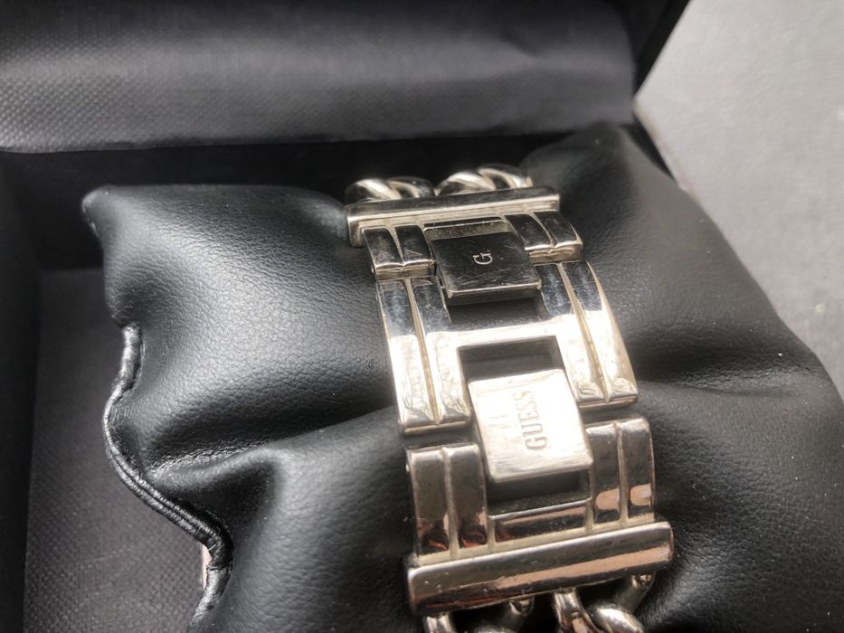 Relógio Feminino Guess Original – Prateado com Bracelete em Corrente