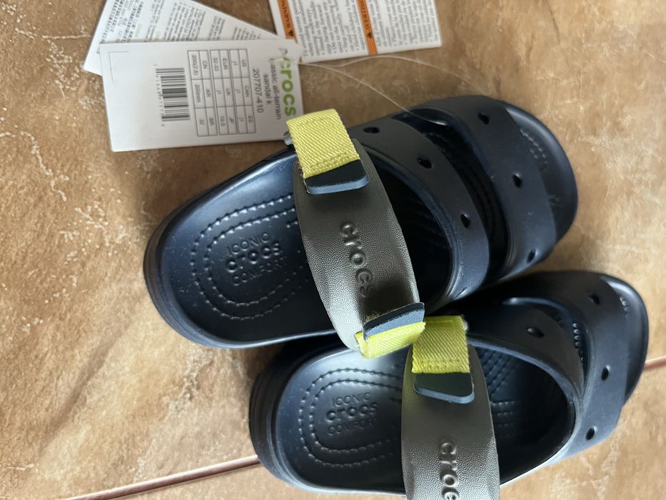 Босоніжки сандалії нові Crocs J1
