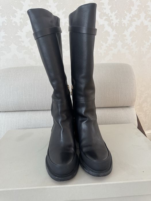 Продам жіночі чоботи Santoni