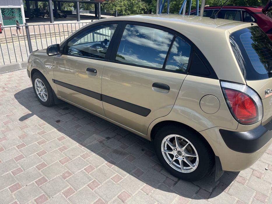 Продам автомобіль  Kia rio 2