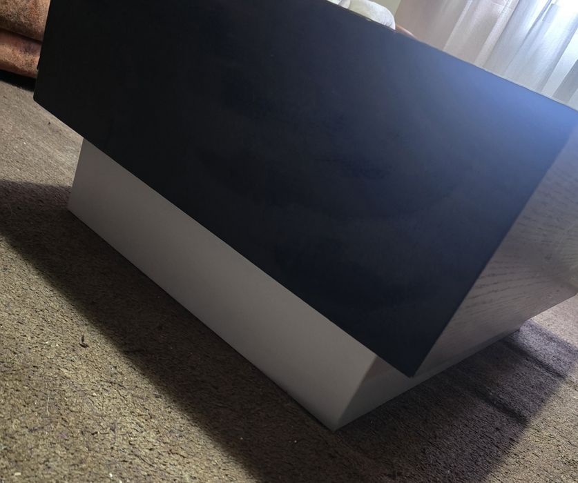 Mesa de centro castanha e cinza