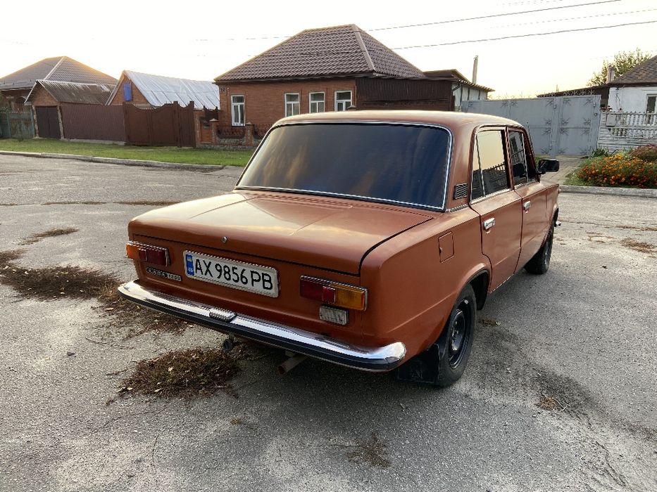 Автомобіль Ваз 21013