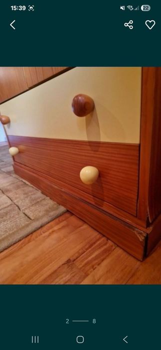 Roupeiro castanho em madeira para criança