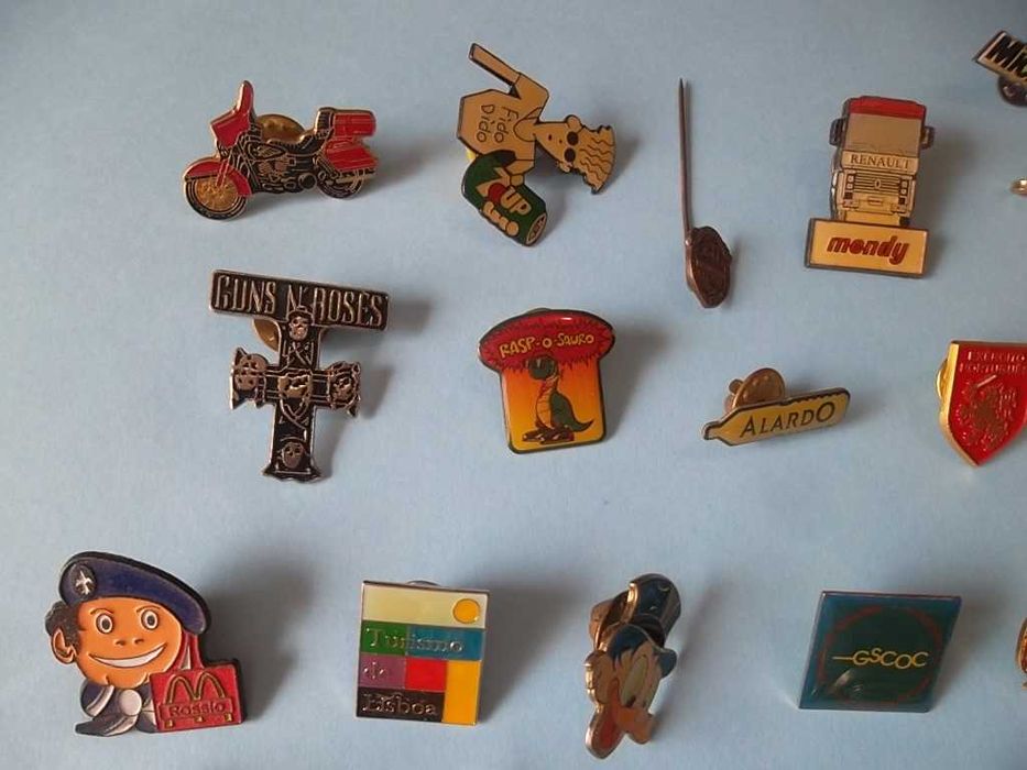 67 pins metálicos antigos , marcas comerciais e outros temas.