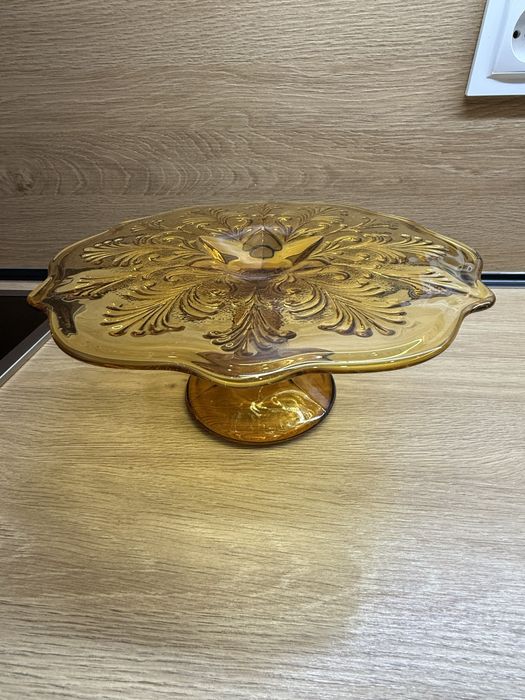 Patera na nodze Ząbkowice – bursztynowe szkło | wzór „Palemki” PRL