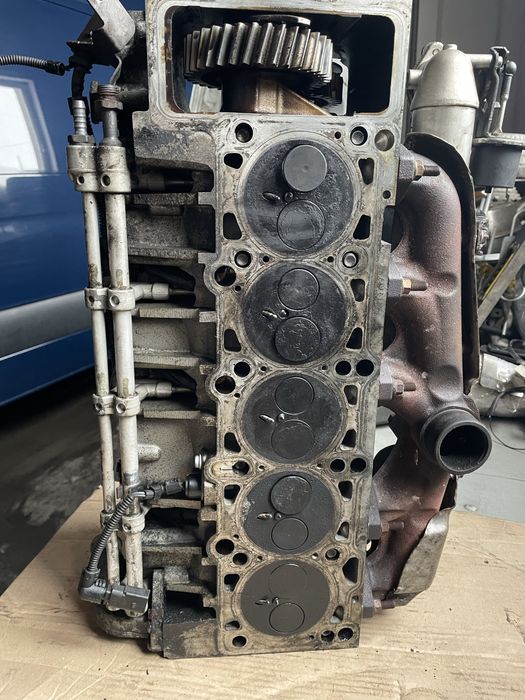 Головка T5 2,5 BNZ,AXE,BPC,BLJ комплектна з розпредвалом і клапанами