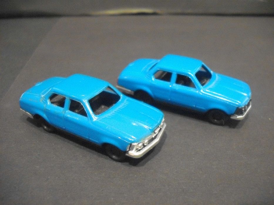 2 x BMW escala HO em plástico