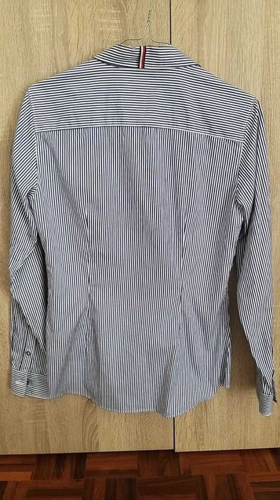 Camisa Tommy feminina pouco usada