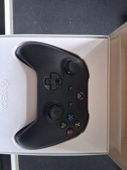Pad do Xbox One z pudełkiem
