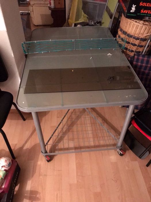 Mesa com tampo em vidro