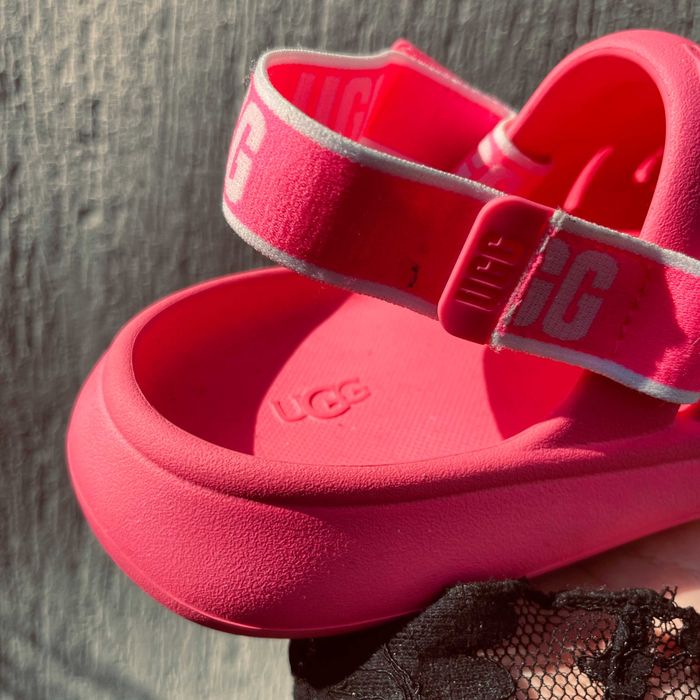 UGG босоніжки жіночі 35 розмір